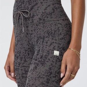 Vuori Daily Form High-Waist Tie Waist Leggings in Charcoal Mineral Wash